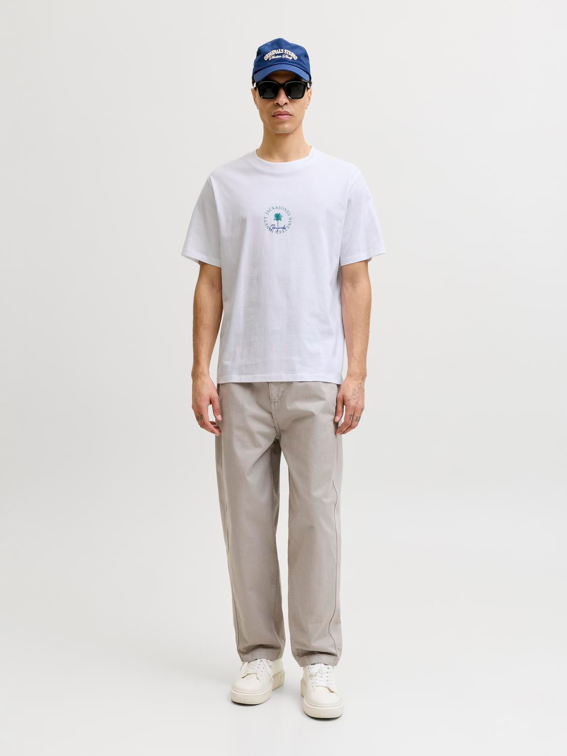 model_shot-front_full
